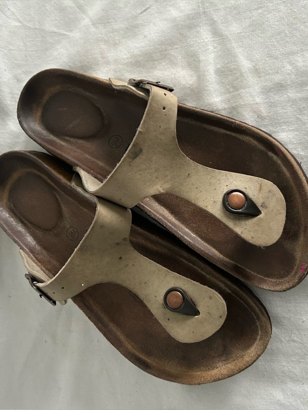 Women’s CUSHIONAIRE Leah Taupe Cork Footbed Thong Sandals 9M